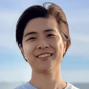 Yin Yin Chan headshot by the ocean